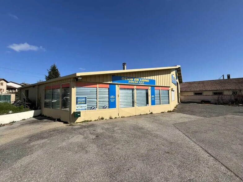 8 Avenue De Jallieu, L'Isle-d'Abeau à louer - Photo de l’immeuble – Image 2 sur 9