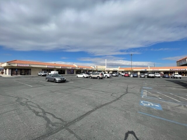 15800 Main St, Hesperia, CA à louer - Photo de l’immeuble – Image 2 sur 19