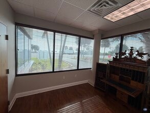 202 N Harbor City Blvd, Melbourne, FL à louer Photo de l’immeuble– Image 1 sur 6