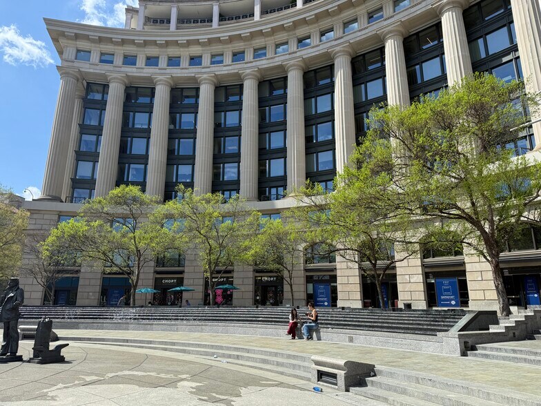 801 Pennsylvania Ave NW, Washington, DC à louer - Photo de l’immeuble – Image 2 sur 25