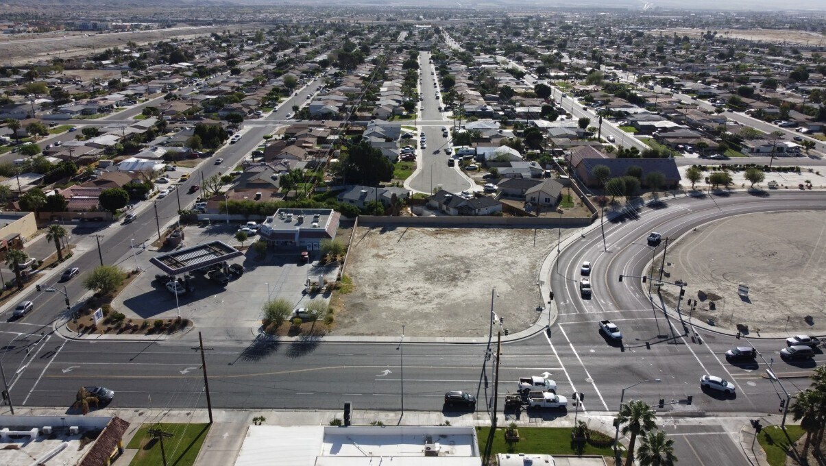 NEC Monroe Street & Avenue 44, Indio, CA à vendre Photo principale– Image 1 sur 6