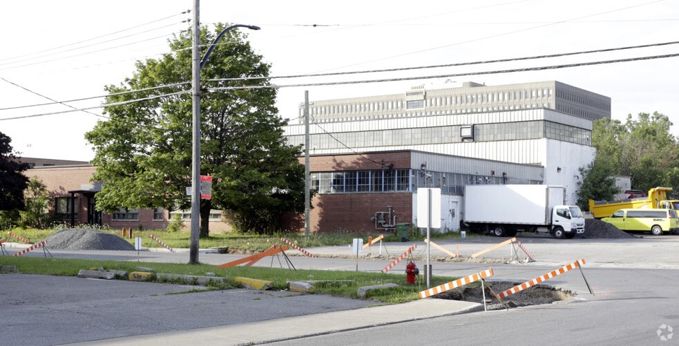 180 Rue Authier, Montréal, QC à vendre - Photo de l’immeuble – Image 2 sur 2