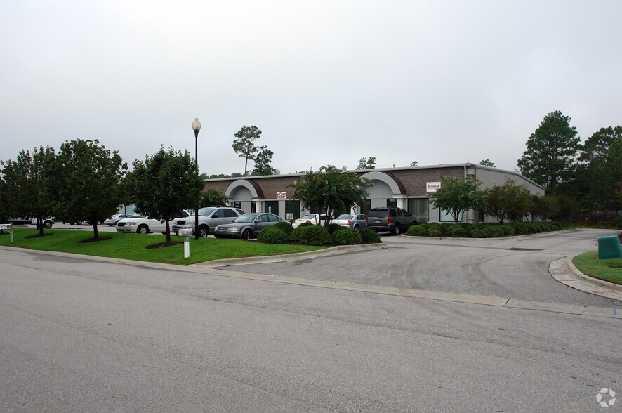 2105 Capital Dr, Wilmington, NC à louer - Photo principale – Image 1 sur 23