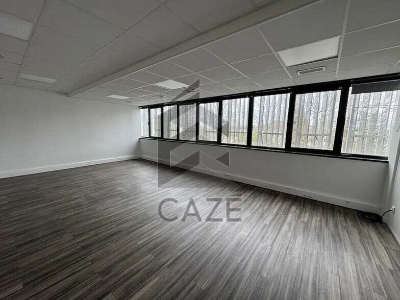 Bureau dans Mérignac à louer - Photo de l’immeuble – Image 3 sur 4