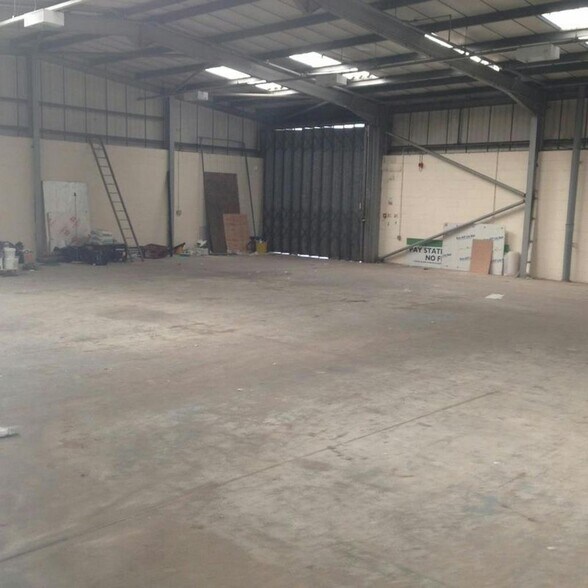 Royle Barn Rd, Rochdale à louer - Photo de l’immeuble – Image 3 sur 5