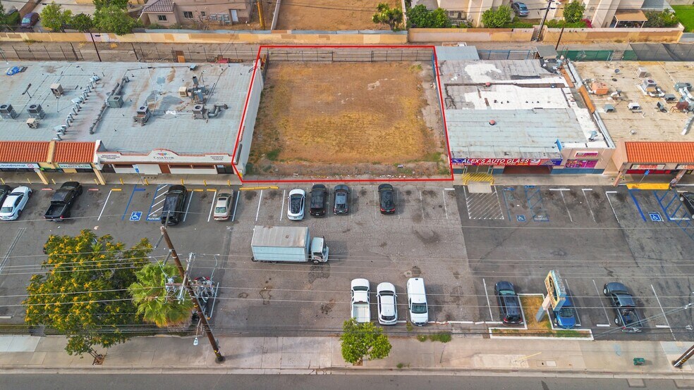15739 Amar Rd, La Puente, CA à vendre - Photo de l’immeuble – Image 3 sur 7