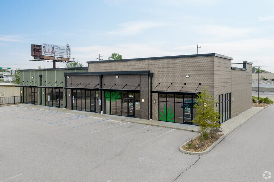 1560 Veterans Memorial Pkwy, Saint Charles, MO à louer - Photo de l’immeuble – Image 1 sur 23
