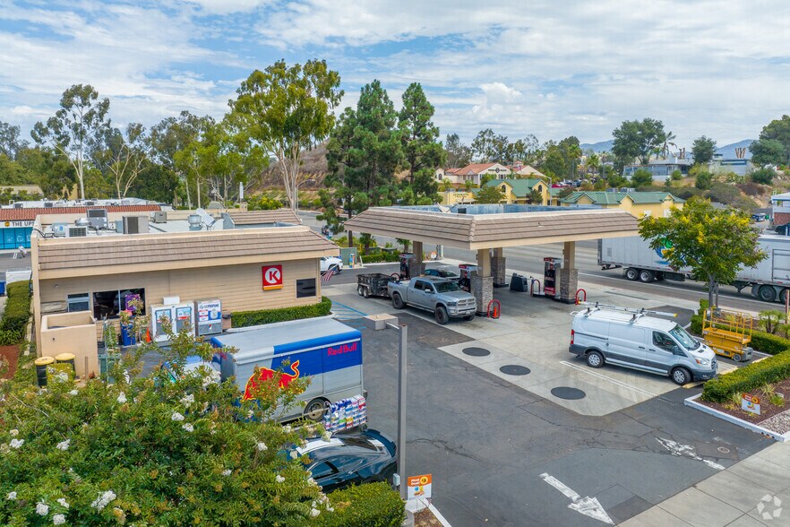 13012 Pomerado Rd, Poway, CA à vendre - Photo de l’immeuble – Image 2 sur 4