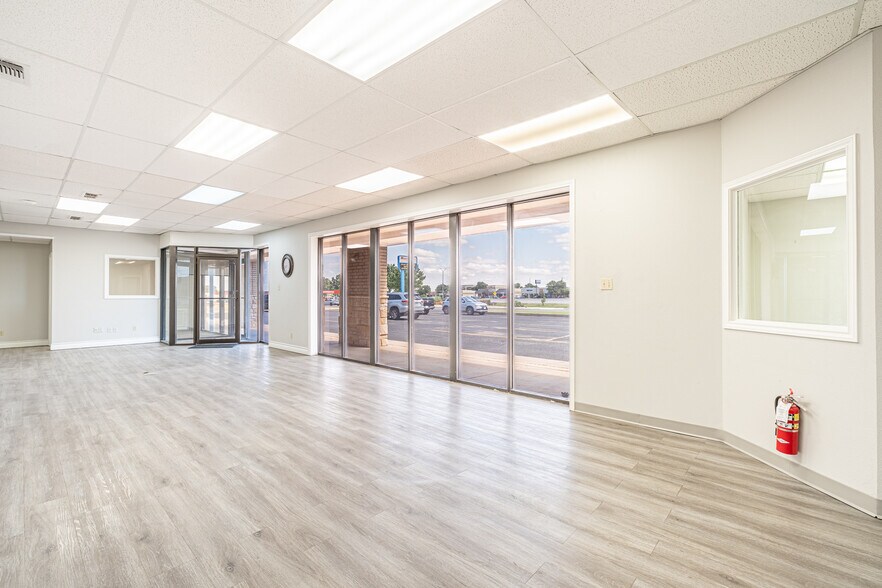 4718 S Loop 289, Lubbock, TX à louer - Photo de l’immeuble – Image 2 sur 24