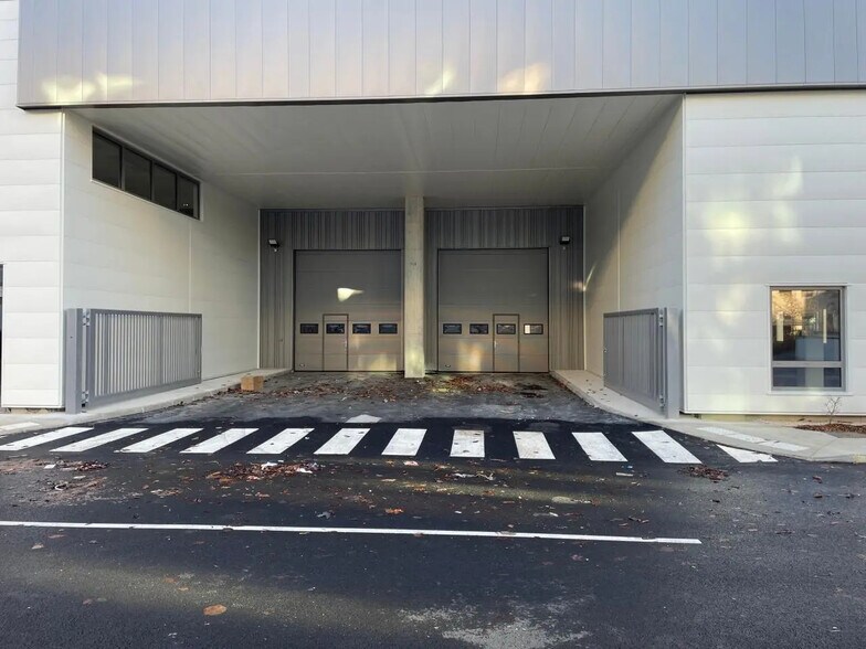 Bureau dans Nanterre à louer - Photo de l’immeuble – Image 3 sur 12