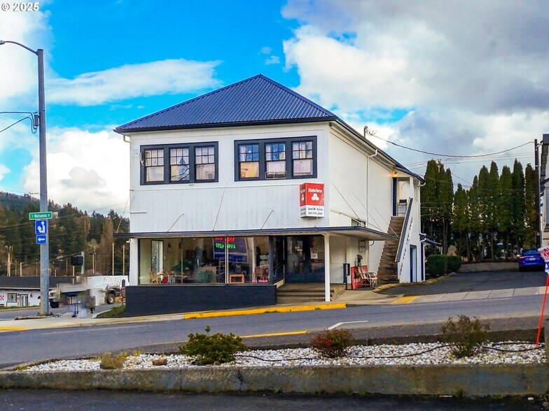 29 Nehalem St, Clatskanie, OR à vendre - Photo de l’immeuble – Image 1 sur 18