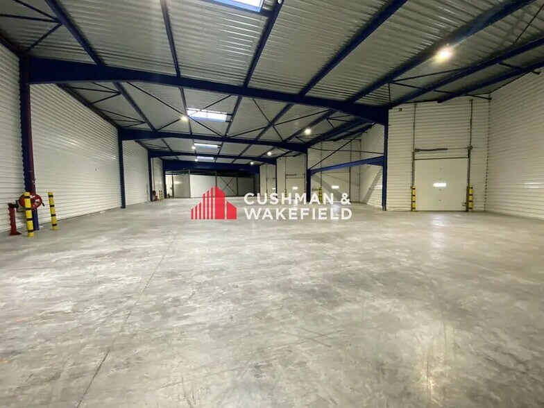 Industriel/Logistique dans CASTELNAU-D'ESTRETEFONDS à louer - Photo de l’immeuble – Image 2 sur 3