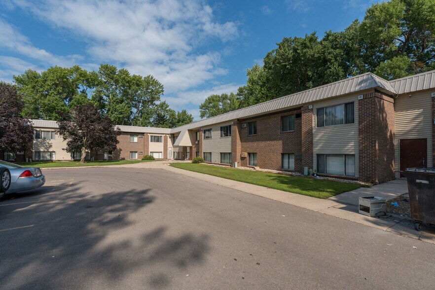 3200 S Maple Ave, Slayton, MN à vendre - Photo de l’immeuble – Image 2 sur 40