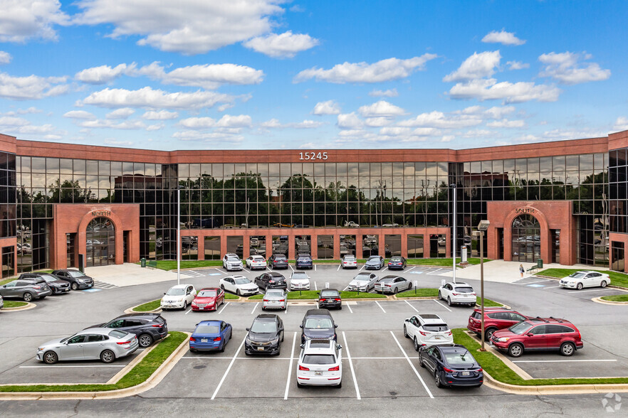 15245 Shady Grove Rd, Rockville, MD à louer - Photo de l’immeuble – Image 3 sur 5