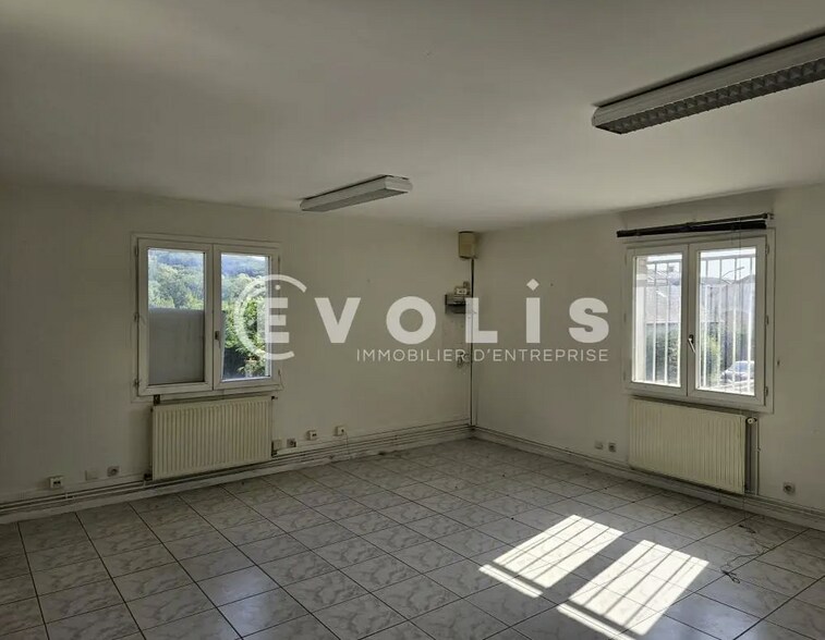 Bureau dans Pecqueuse à vendre - Photo de l’immeuble – Image 3 sur 3