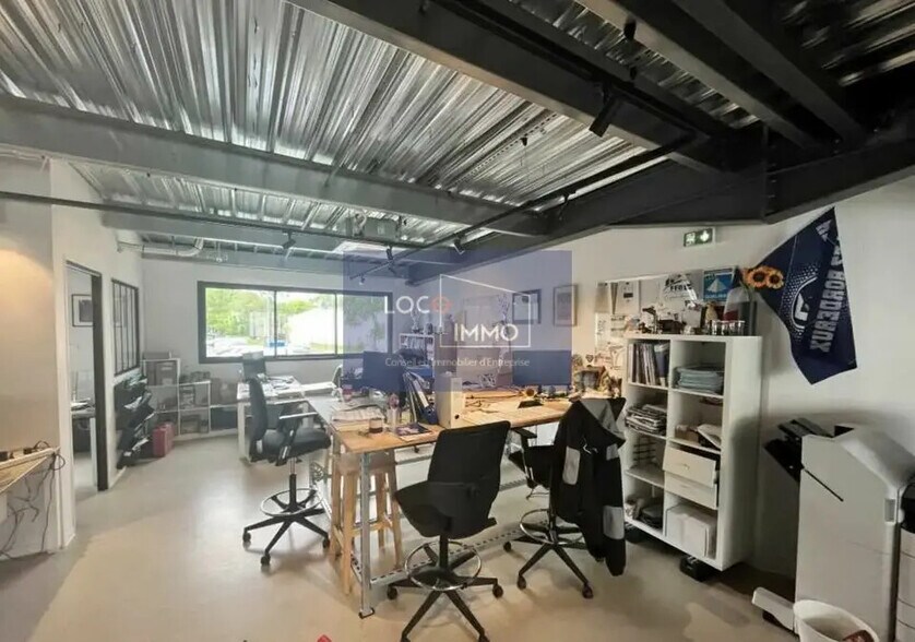 Local d’activités dans Gradignan à louer - Photo de l’immeuble – Image 3 sur 9