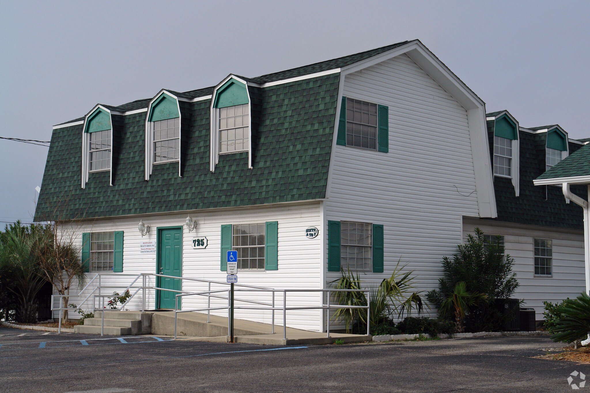 725 Harbor Blvd E, Destin, FL à vendre Photo principale– Image 1 sur 3