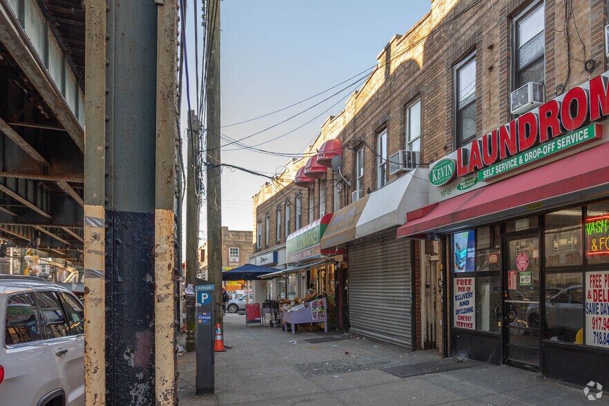 10707 Liberty Ave, Ozone Park, NY à louer - Photo de l’immeuble – Image 2 sur 5