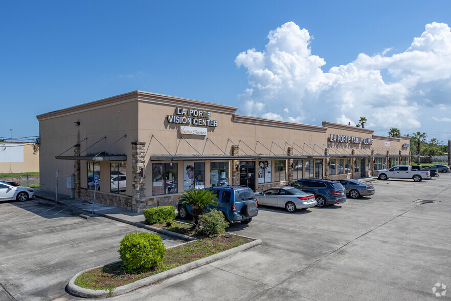 401 W Fairmont Pky, La Porte, TX à louer - Photo de l’immeuble – Image 2 sur 5
