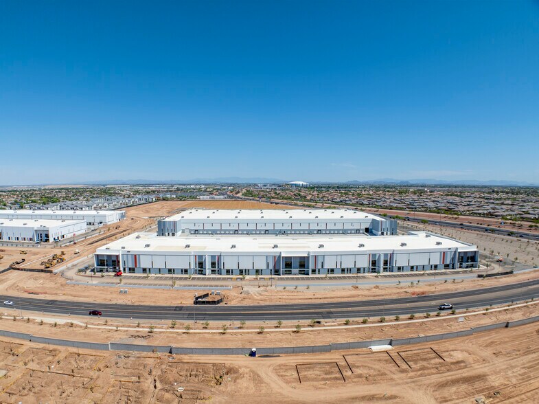 NWC INDIAN SCHOOL ROAD & LOOP 101, Phoenix, AZ à louer - Photo de l’immeuble – Image 2 sur 16