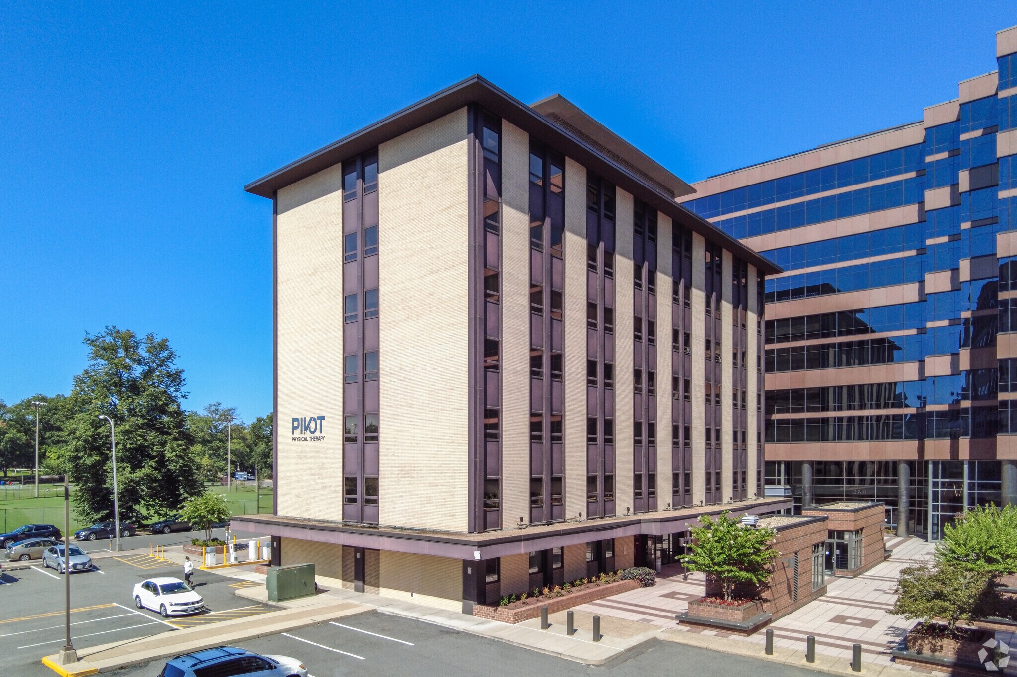 3801 N Fairfax Dr, Arlington, VA à louer Photo de l’immeuble– Image 1 sur 6