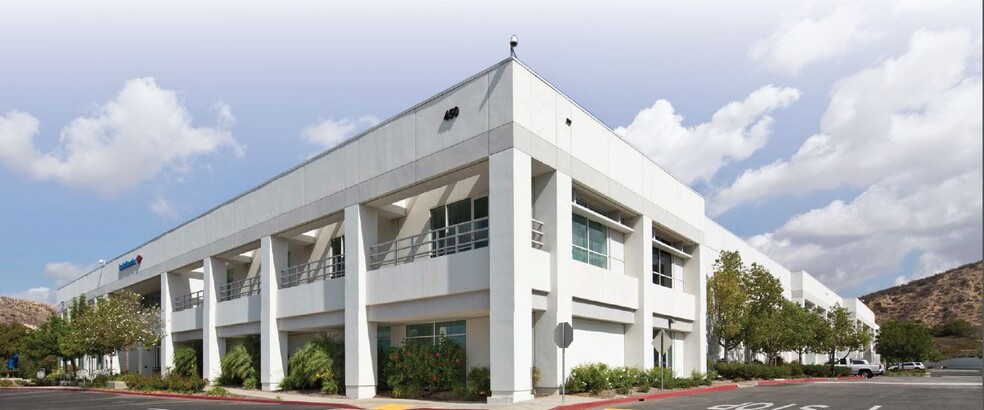 450 American St, Simi Valley, CA à louer - Photo de l’immeuble – Image 2 sur 13