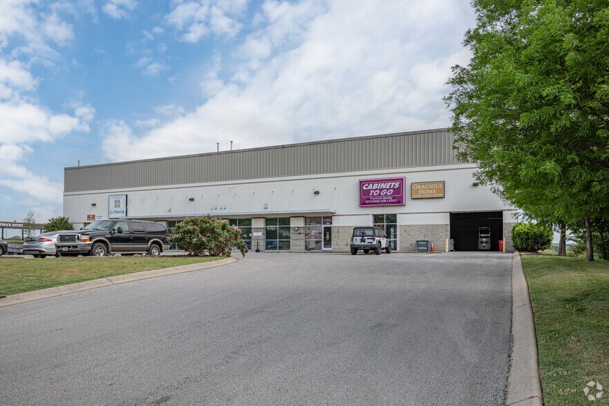 131-133 Charter Pl, La Vergne, TN à louer - Photo de l’immeuble – Image 3 sur 5