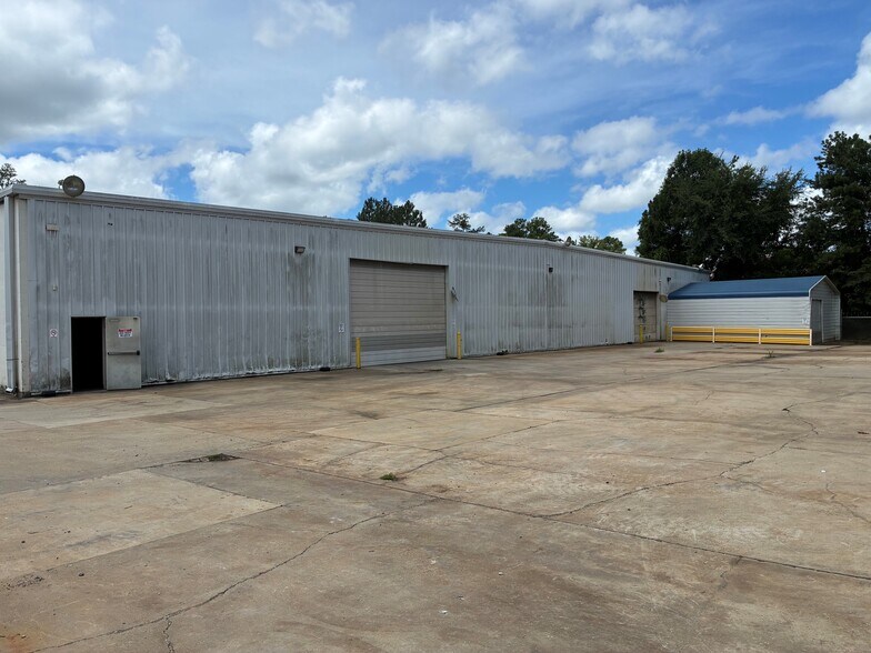 3995 Pine Ln SE, Bessemer, AL à louer - Photo de l’immeuble – Image 3 sur 24