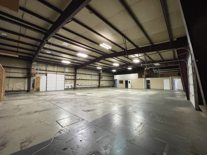 3345 Commerce Dr, Columbus, IN à louer - Photo intérieure – Image 3 sur 19