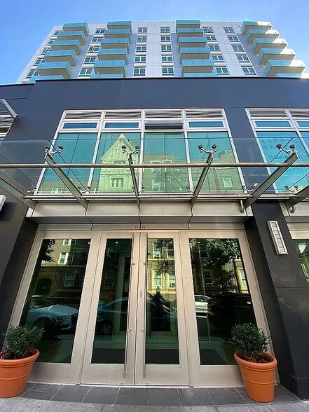 14238 37th Ave, Flushing, NY à vendre - Photo de l’immeuble – Image 3 sur 8