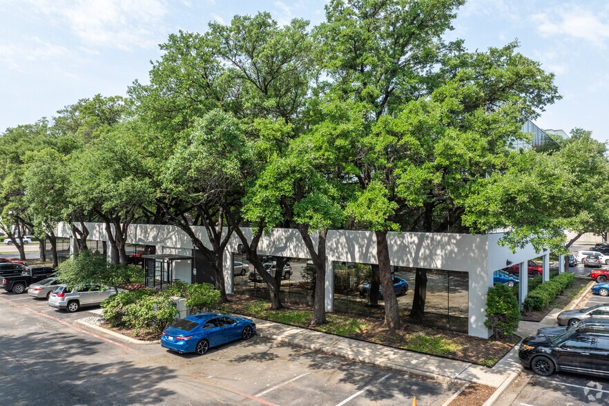 14110 N Dallas Pky, Dallas, TX à louer - Photo de l’immeuble – Image 2 sur 21