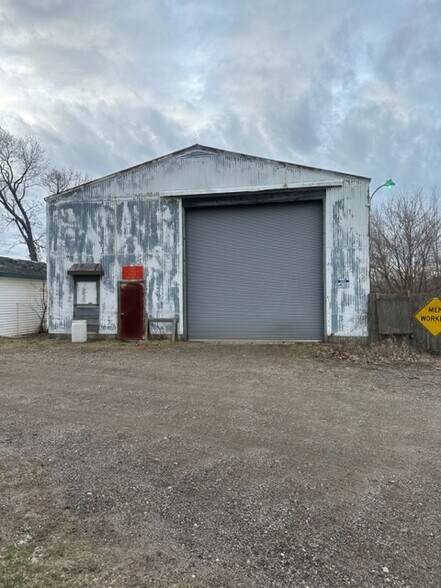2363 W Silver Lake Rd, Fenton, MI à louer - Photo de l’immeuble – Image 2 sur 2