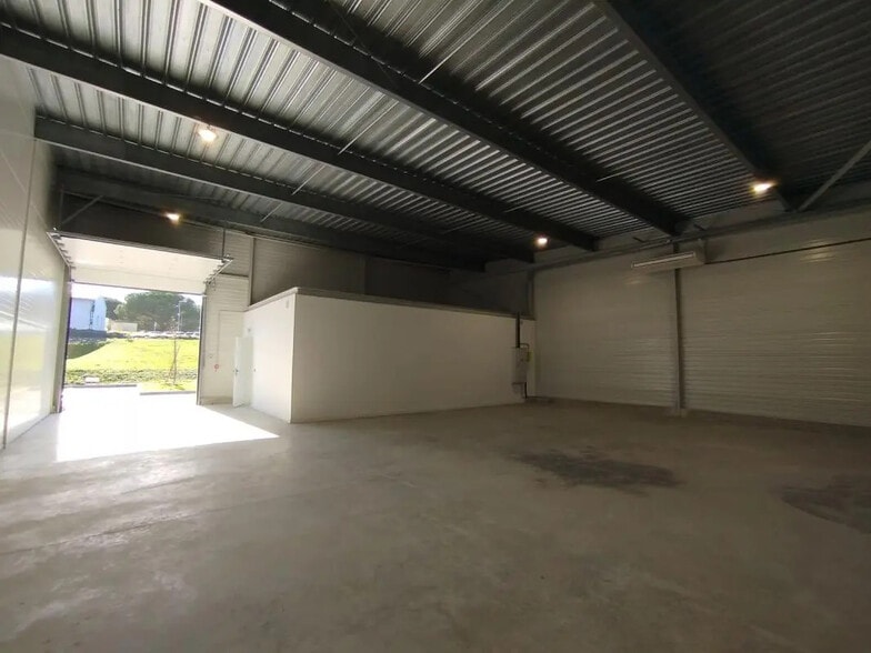 2 Bis Avenue Roland Garros, Sainte-Foy-d'Aigrefeuille à louer - Photo de l’immeuble – Image 1 sur 7