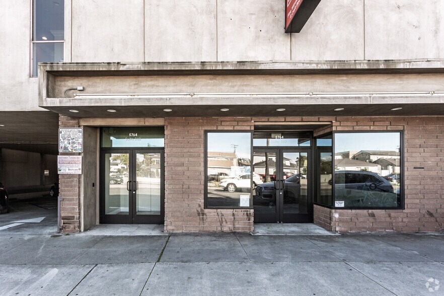5764 E 2nd St, Long Beach, CA à louer - Photo intérieure – Image 3 sur 9