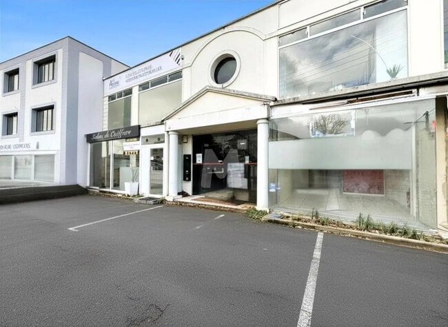 Plus de détails pour Local commercial à louer