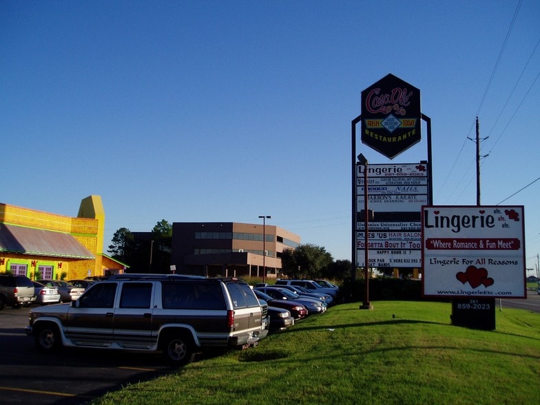 5920 Highway 6 N, Houston, TX à louer - Photo principale – Image 3 sur 4