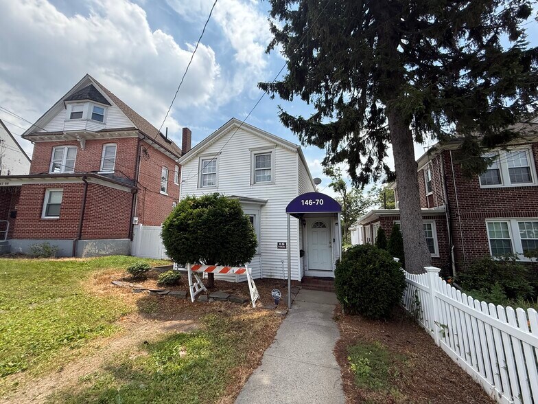 14670 Bayside Ave, Flushing, NY à vendre - Photo de l’immeuble – Image 2 sur 2