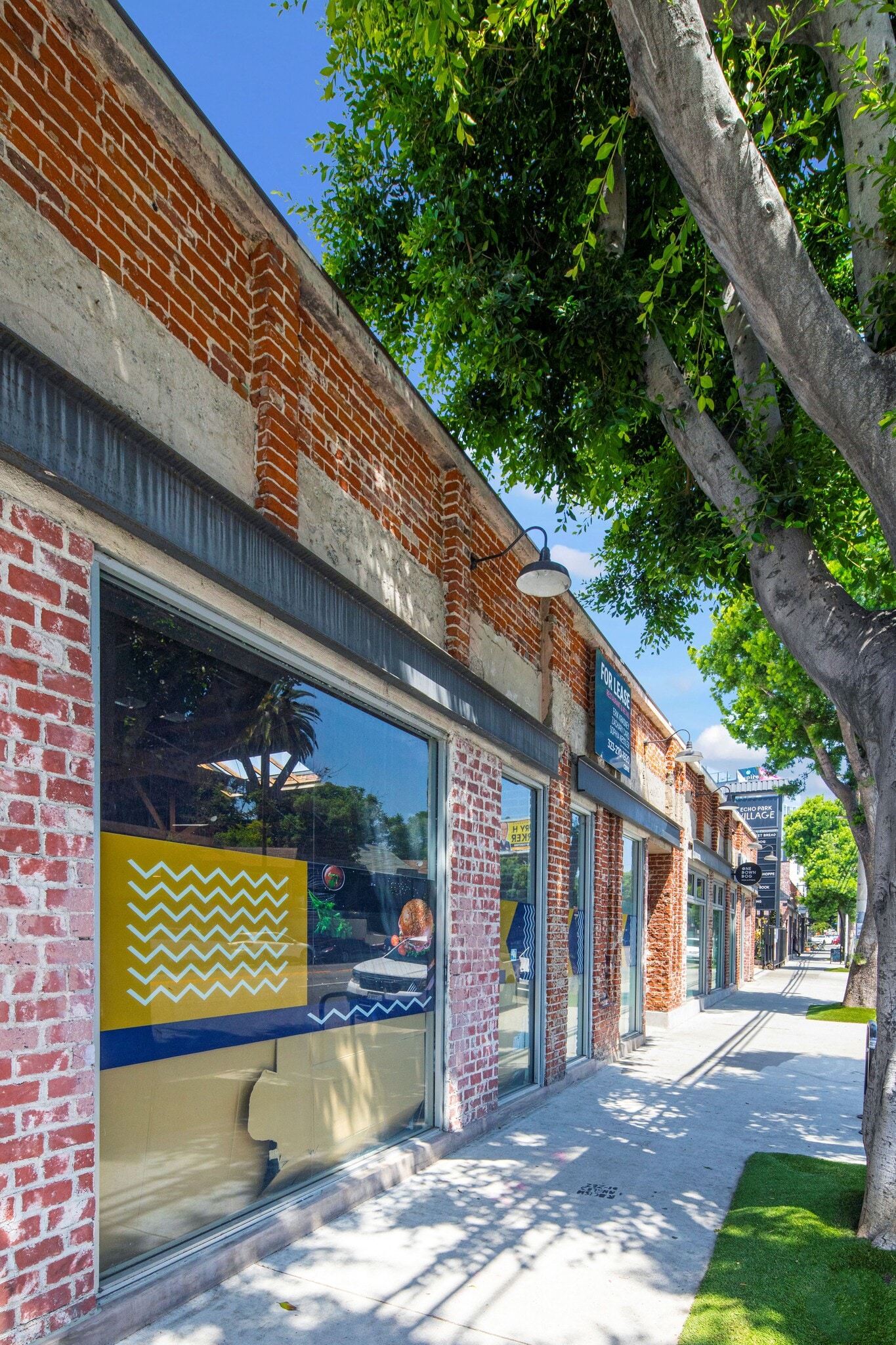 301-343 N Glendale Blvd, Los Angeles, CA à louer Photo de l’immeuble– Image 1 sur 9