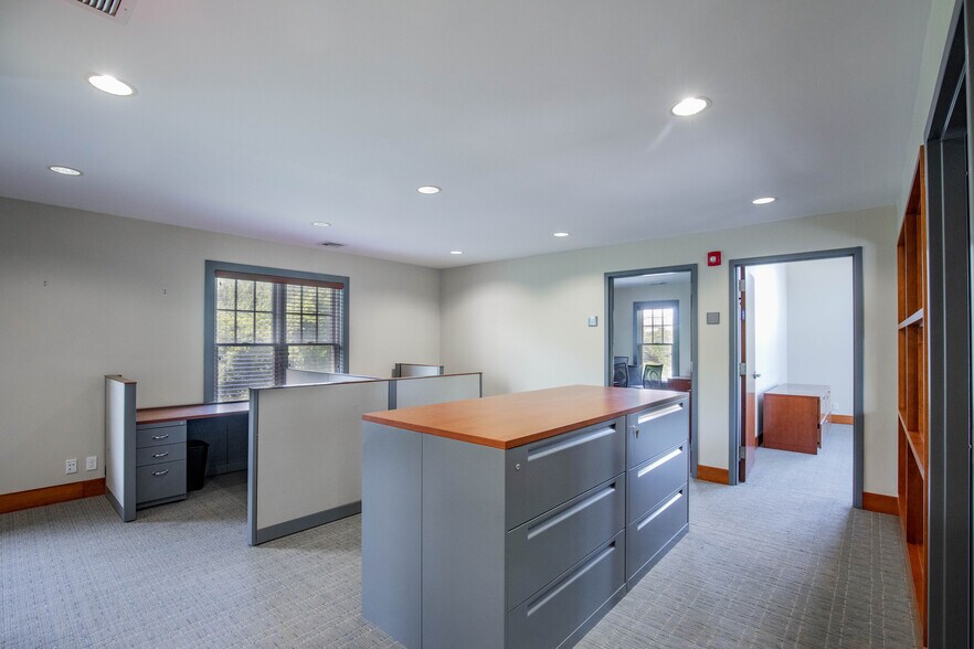 50 Station Rd, Water Mill, NY à louer - Numérisation 3D Matterport – Image 2 sur 19