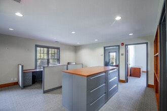 50 Station Rd, Water Mill, NY à louer Numérisation 3D Matterport– Image 1 sur 9