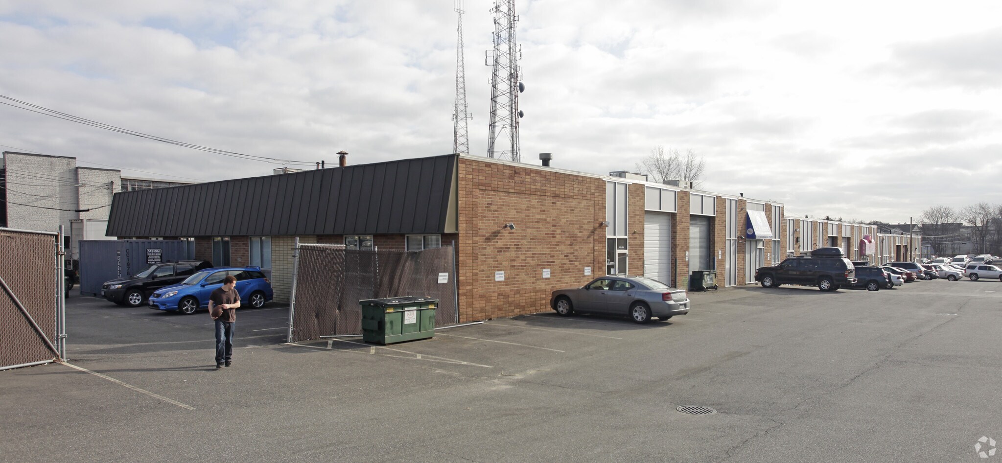 121 DuPont St, Plainview, NY à vendre Photo principale– Image 1 sur 3