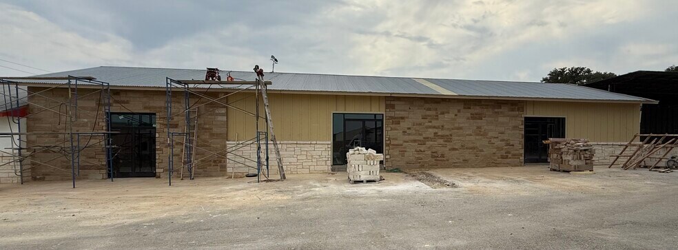 1600 FM 2673, Canyon Lake, TX à louer - Photo de la construction – Image 3 sur 4