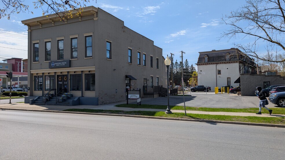 58 Church St, Saratoga Springs, NY à louer - Photo de l’immeuble – Image 3 sur 9
