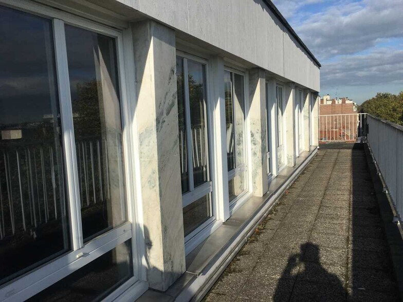 Bureau dans Lille à louer - Photo de l’immeuble – Image 3 sur 11