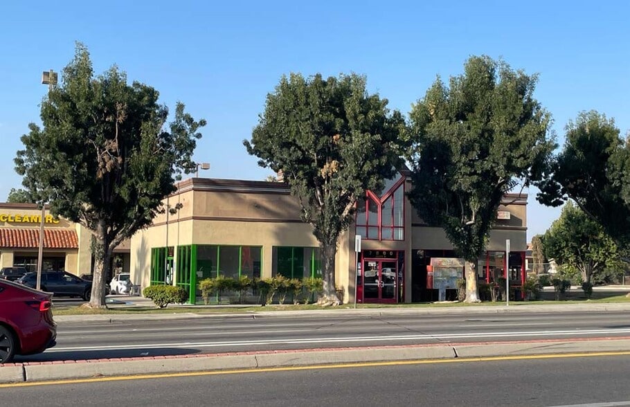 7800 White Ln, Bakersfield, CA à louer - Photo de l’immeuble – Image 2 sur 2