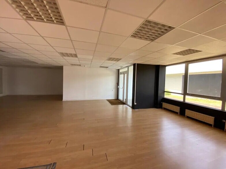 Bureau dans Sotteville-lès-Rouen à louer - Photo de l’immeuble – Image 3 sur 5