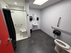 12 Bank St, Summit, NJ à louer Photo intérieure– Image 2 sur 3