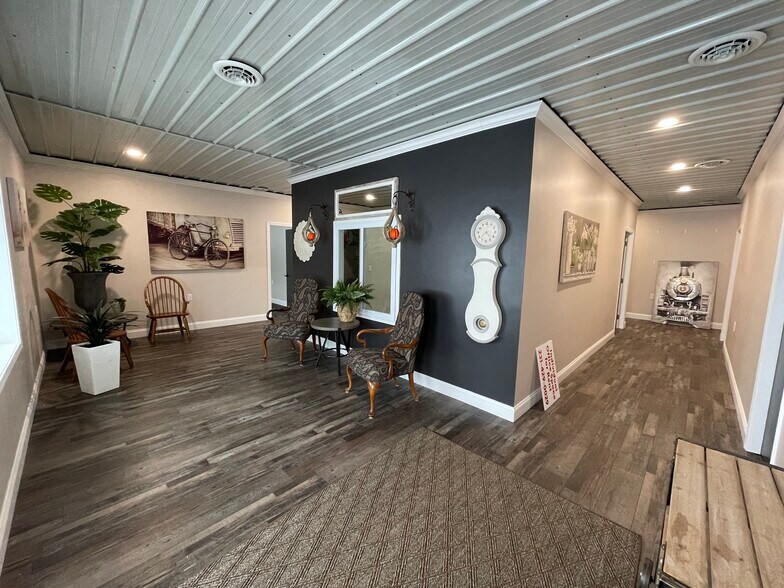 1655 Plett Rd, Cadillac, MI à louer - Photo de l’immeuble – Image 3 sur 36