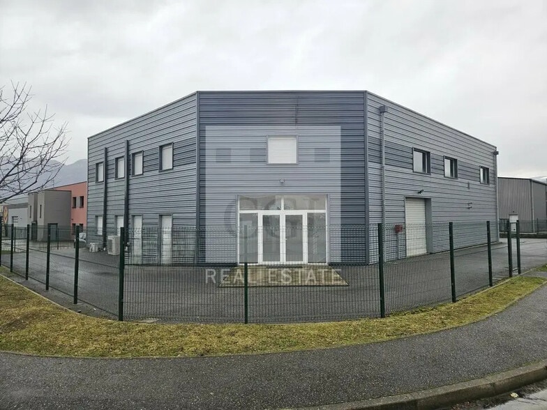 Local d'activités dans Chapareillan à vendre - Photo de l’immeuble – Image 1 sur 14