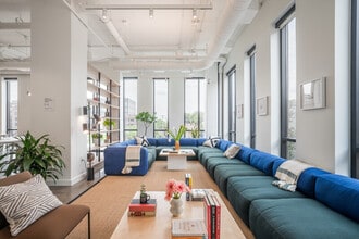 800 N High St, Columbus, OH à louer Photo intérieure– Image 2 sur 10